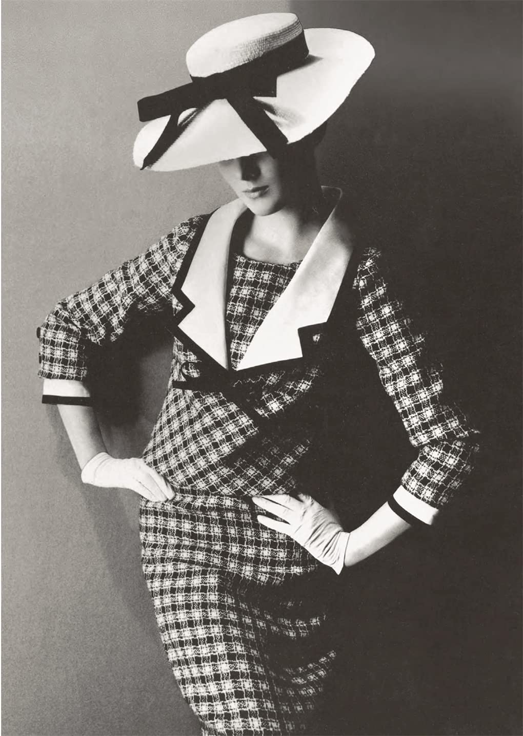 Yves Saint Laurent - Icons of Fashion & Photography