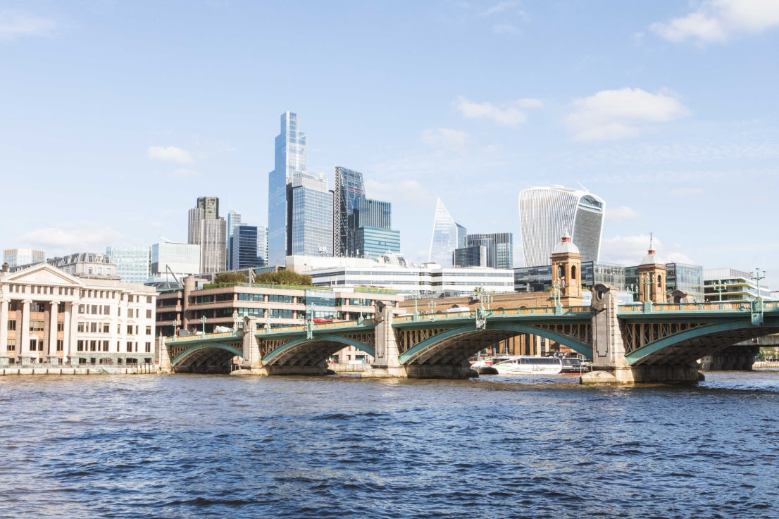 The Extraordinary Guide: London