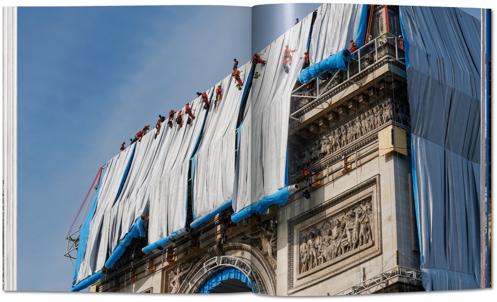 Christo and Jeanne-Claude. L’Arc de Triomphe. Wrapped