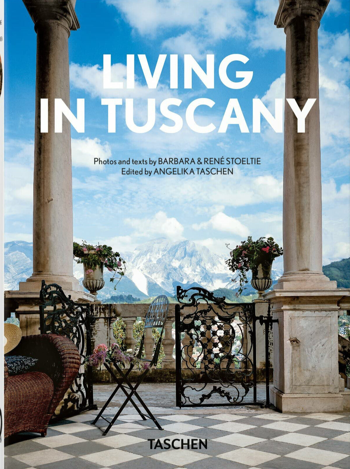 Living in Tuscany. 40 series